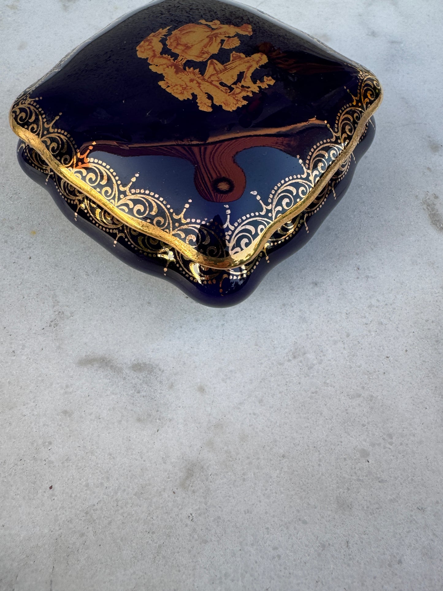 Limoges France Cobalt Blue Trinket Box – FM Label de Qualité – Rococo Gold – 10×10 cm