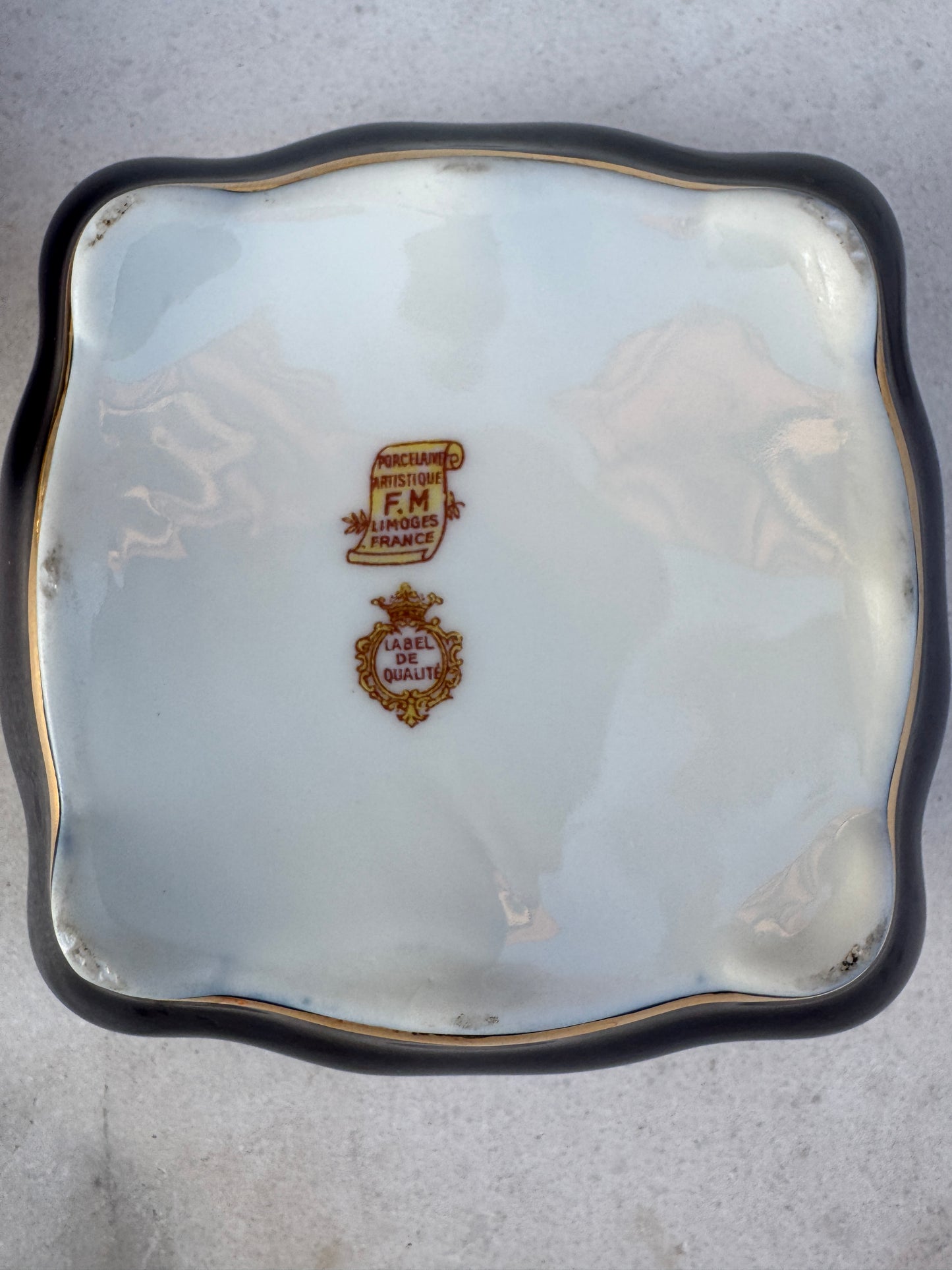 Limoges France Cobalt Blue Trinket Box – FM Label de Qualité – Rococo Gold – 10×10 cm