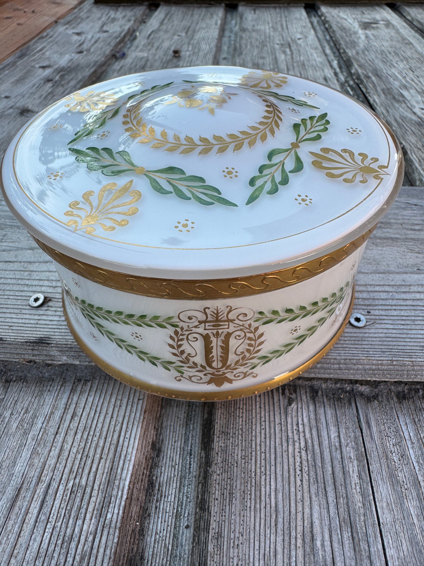 Antique Moser Glass Box – Hand-Painted Opaline with Gold & Laurel Leaves – Karlsbad ca. 1880–1900
