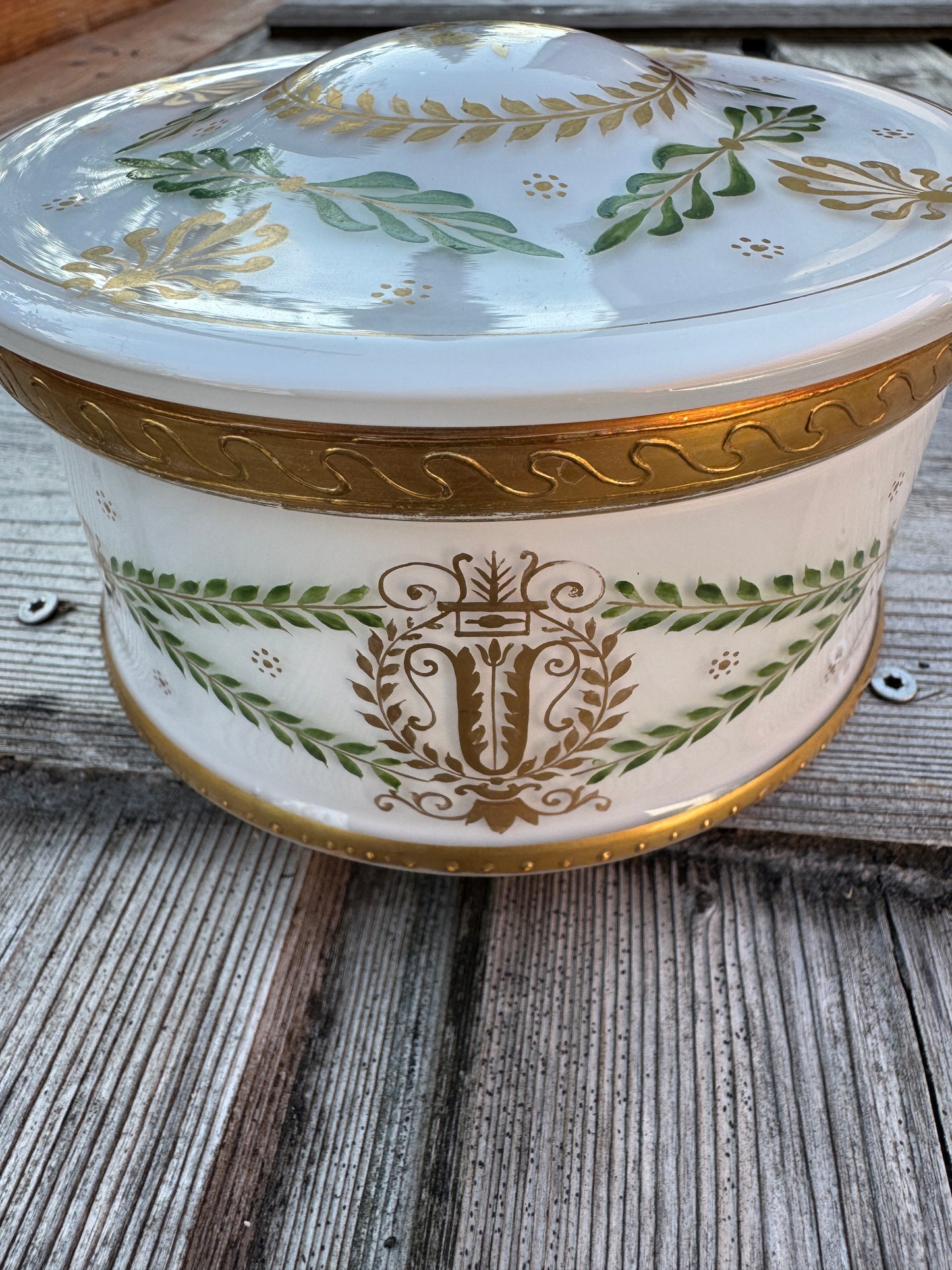Antique Moser Glass Box – Hand-Painted Opaline with Gold & Laurel Leaves – Karlsbad ca. 1880–1900