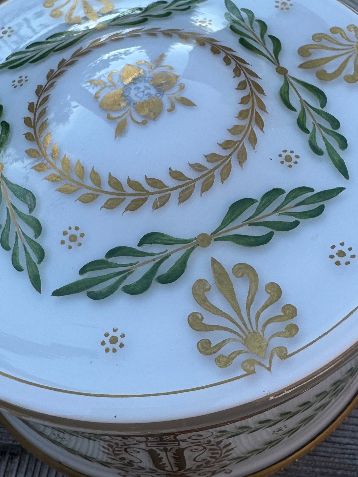 Antique Moser Glass Box – Hand-Painted Opaline with Gold & Laurel Leaves – Karlsbad ca. 1880–1900