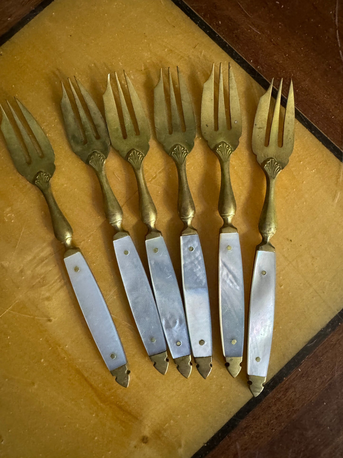 Vintage French Dessert Forks – Brass & Mother-of-Pearl Handles, Set of 6 (1940s–1960s)