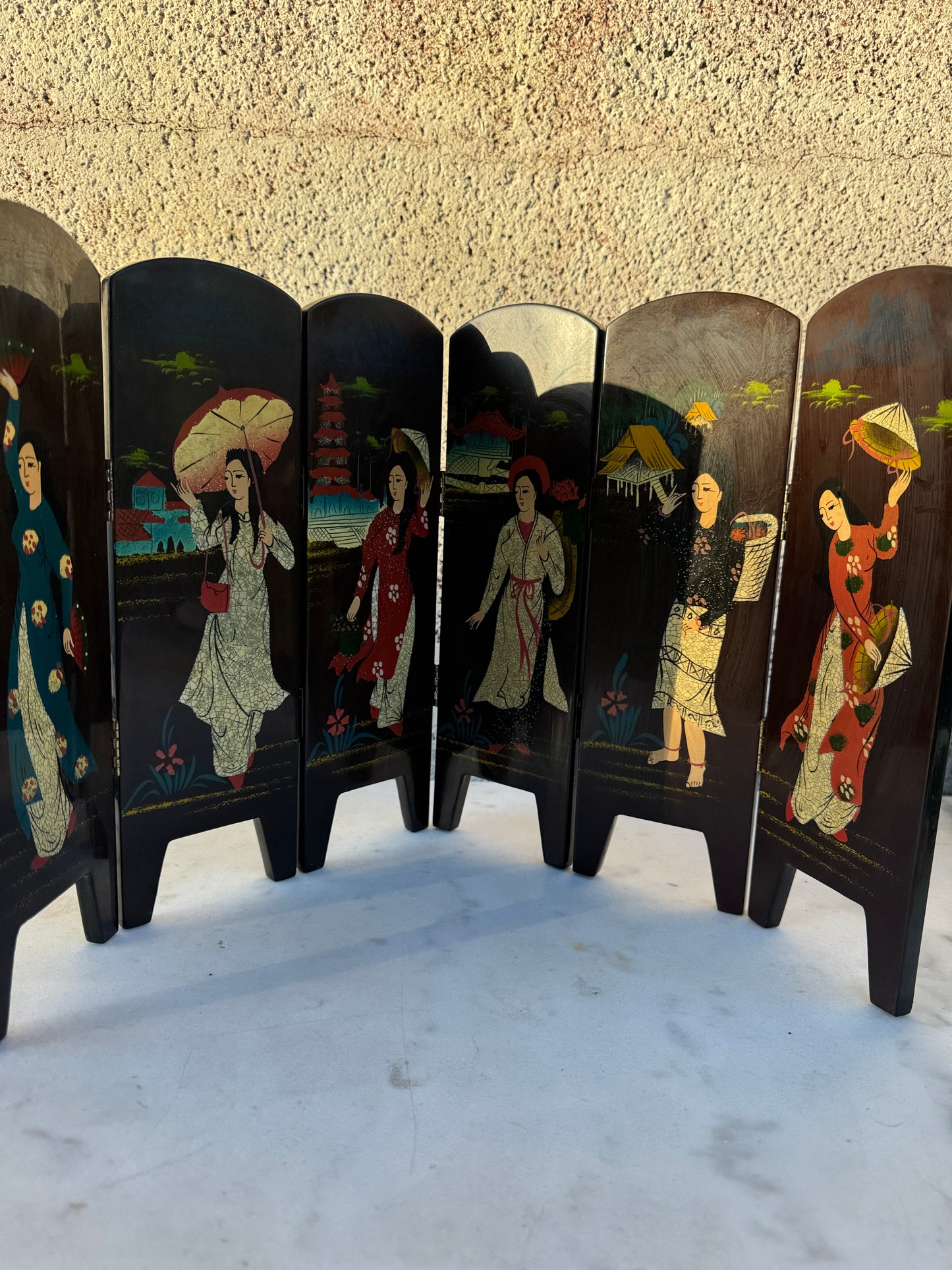 Vintage Vietnamese Lacquerware Folding Panel – Hand-Painted Double-Sided Screen