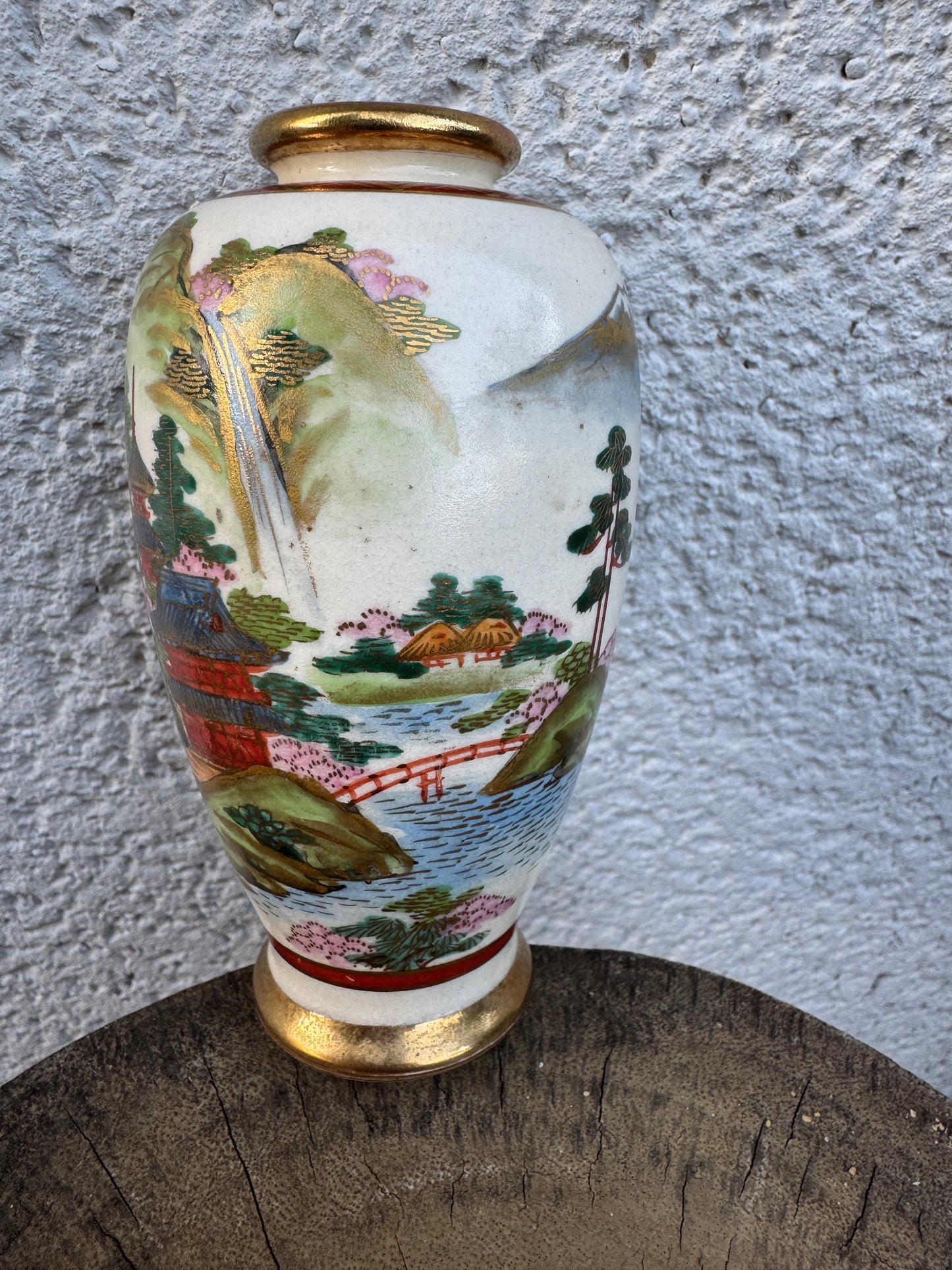 Japanese Hand-Painted Doki Vase – Landscape Scene with Gold Details – Vintage 12 cm