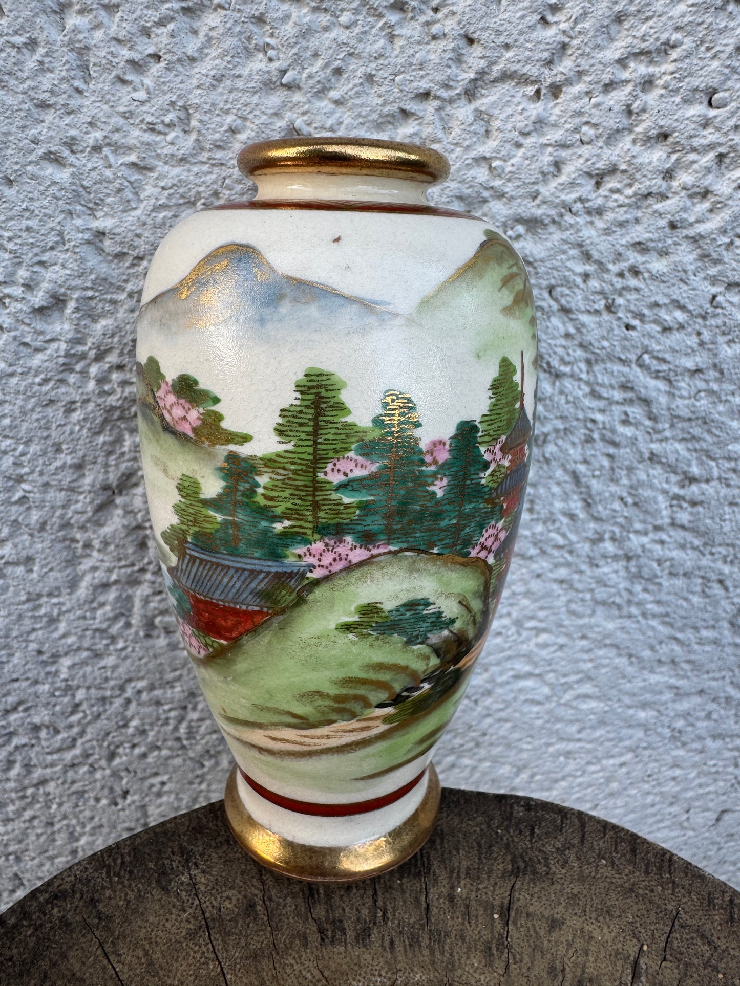 Japanese Hand-Painted Doki Vase – Landscape Scene with Gold Details – Vintage 12 cm