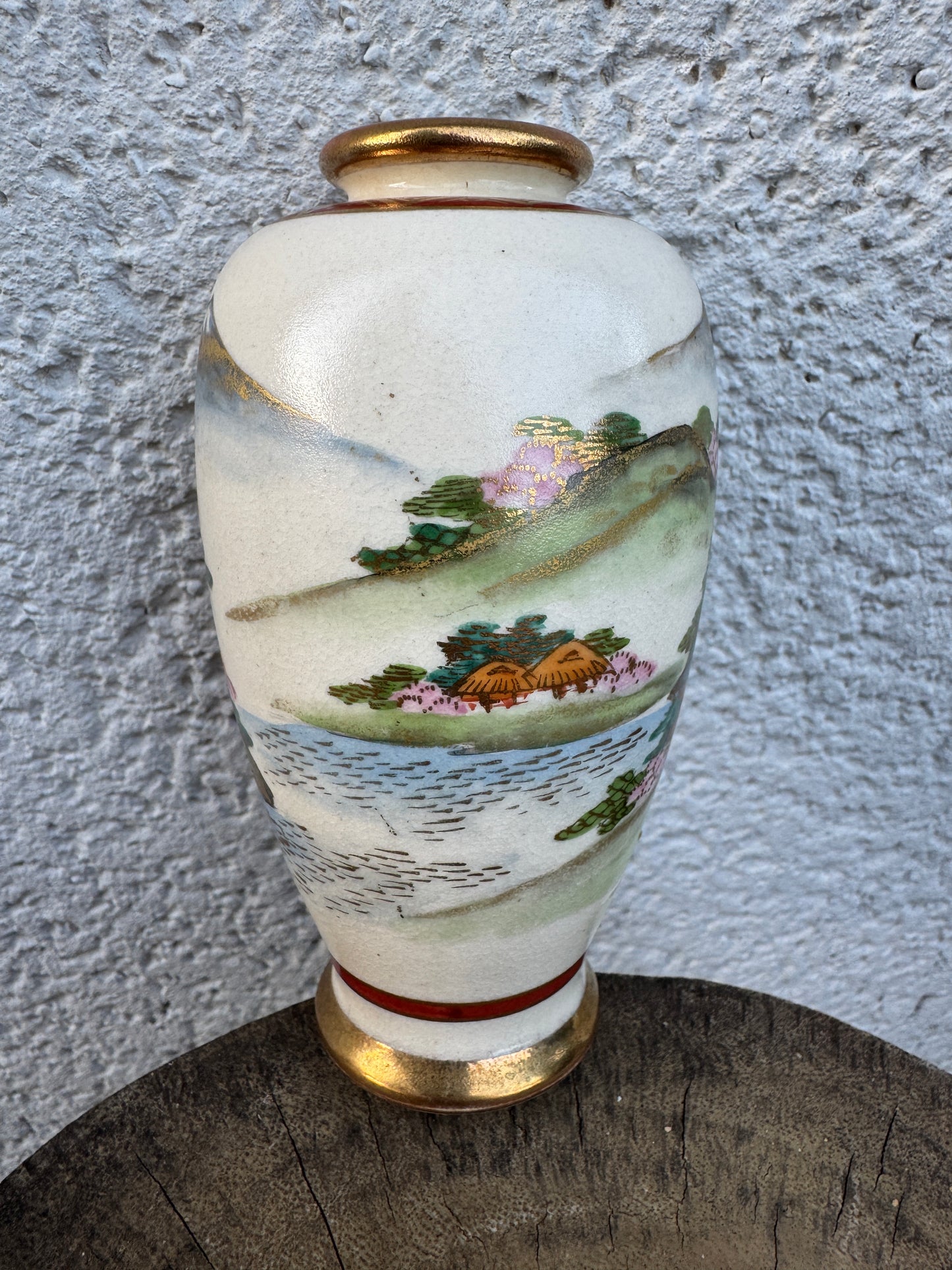 Japanese Hand-Painted Doki Vase – Landscape Scene with Gold Details – Vintage 12 cm