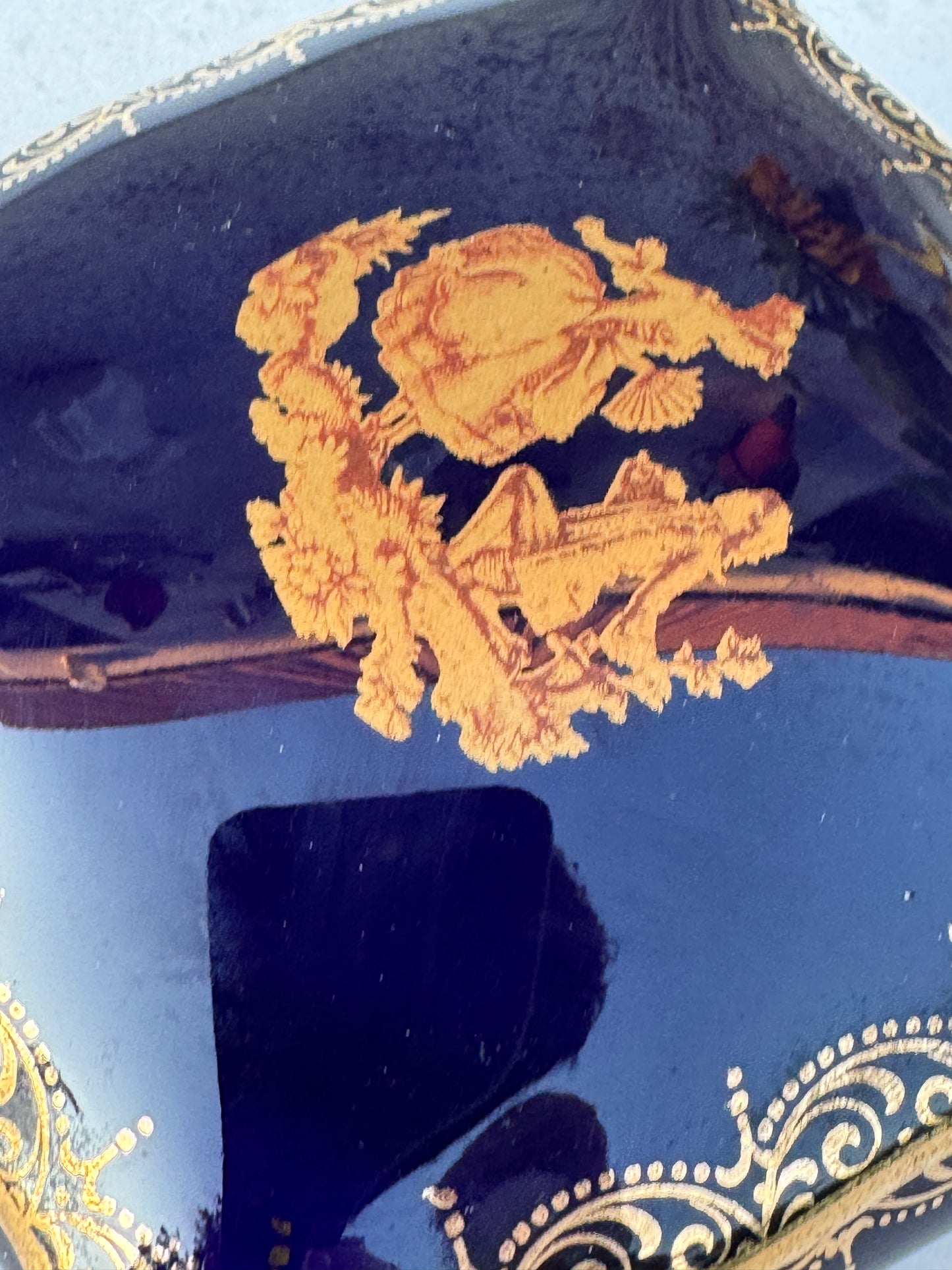 Limoges France Cobalt Blue Trinket Box – FM Label de Qualité – Rococo Gold – 10×10 cm
