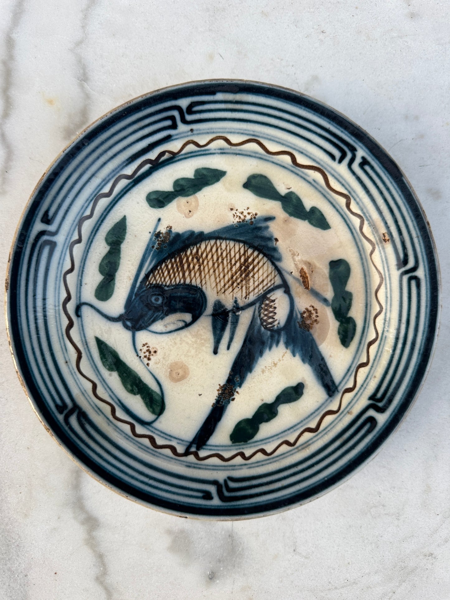 Antique Chinese Ceramic Plate – Fish Motif – Qing Dynasty Folk Art – ca. 1800 – 22 cm – Gallery Wax Seal