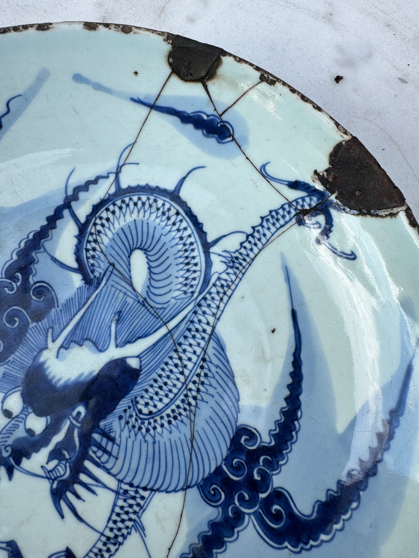 Antique Chinese Imperial Dragon Plate – 29 cm – Late Qing Dynasty – Blue and White Porcelain – Staple-Repaired