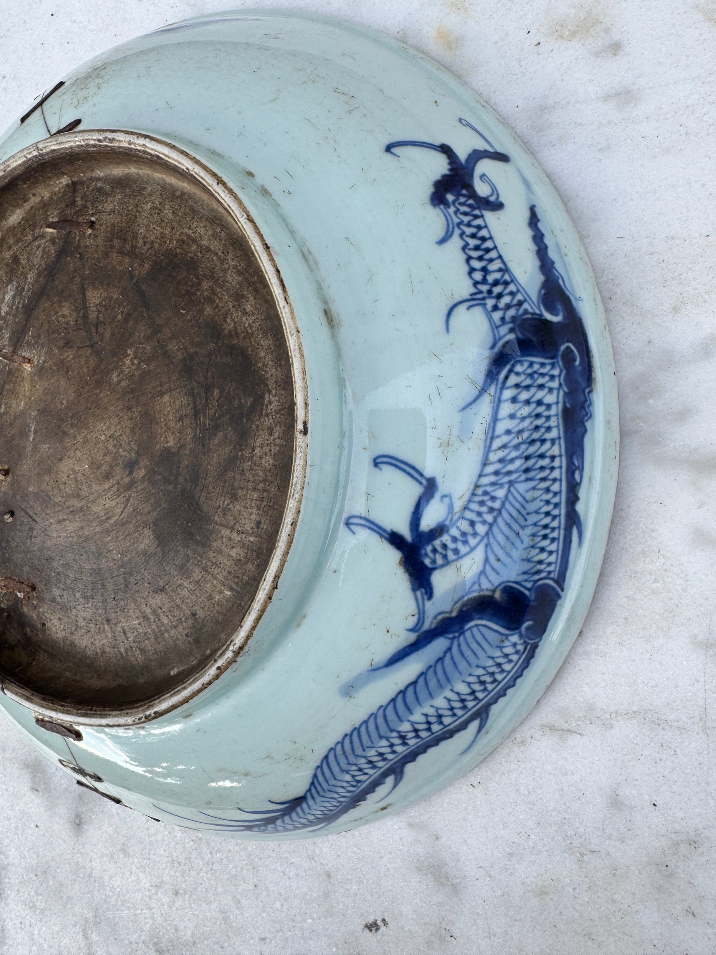 Antique Chinese Imperial Dragon Plate – 29 cm – Late Qing Dynasty – Blue and White Porcelain – Staple-Repaired