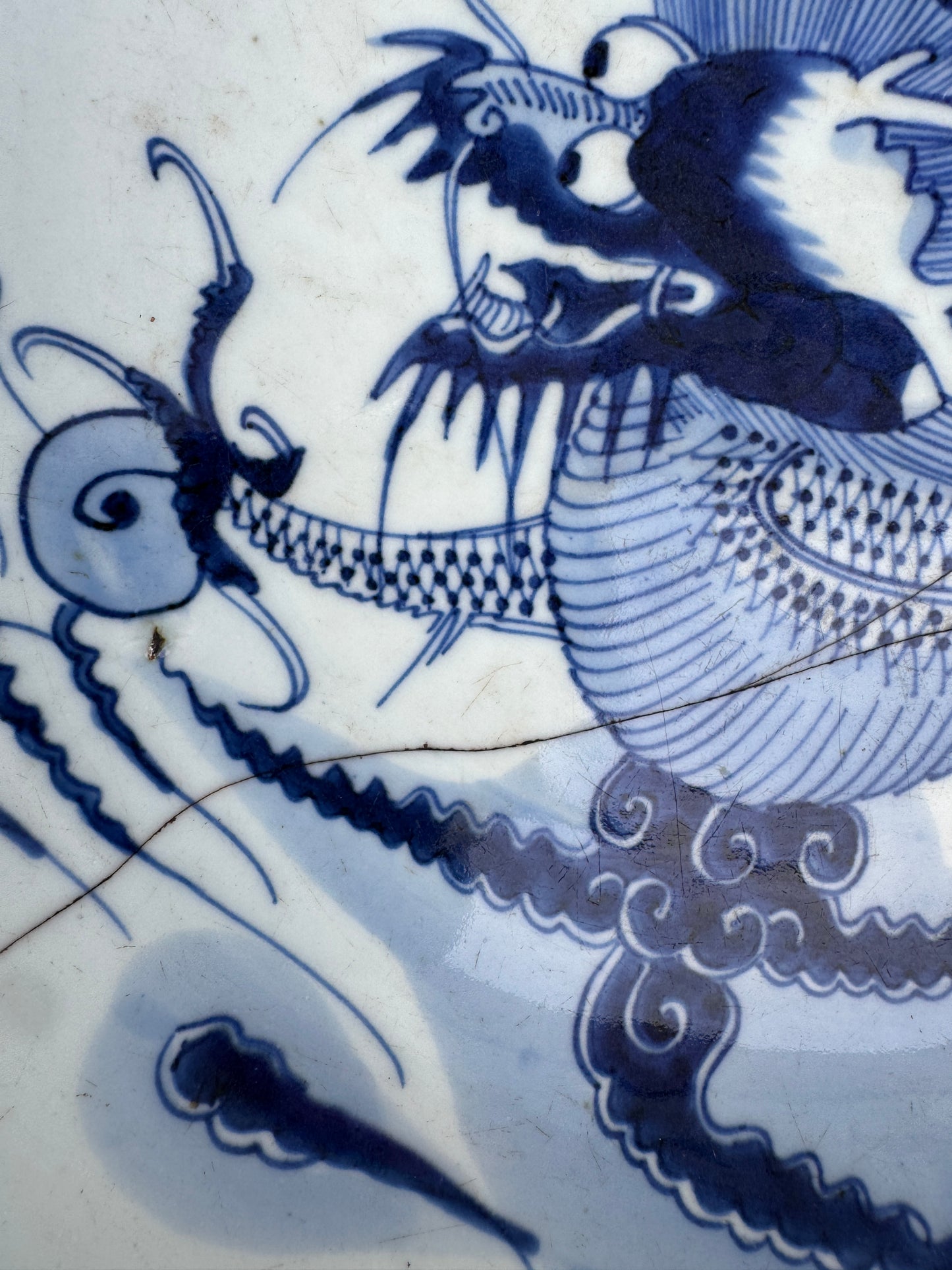 Antique Chinese Imperial Dragon Plate – 29 cm – Late Qing Dynasty – Blue and White Porcelain – Staple-Repaired
