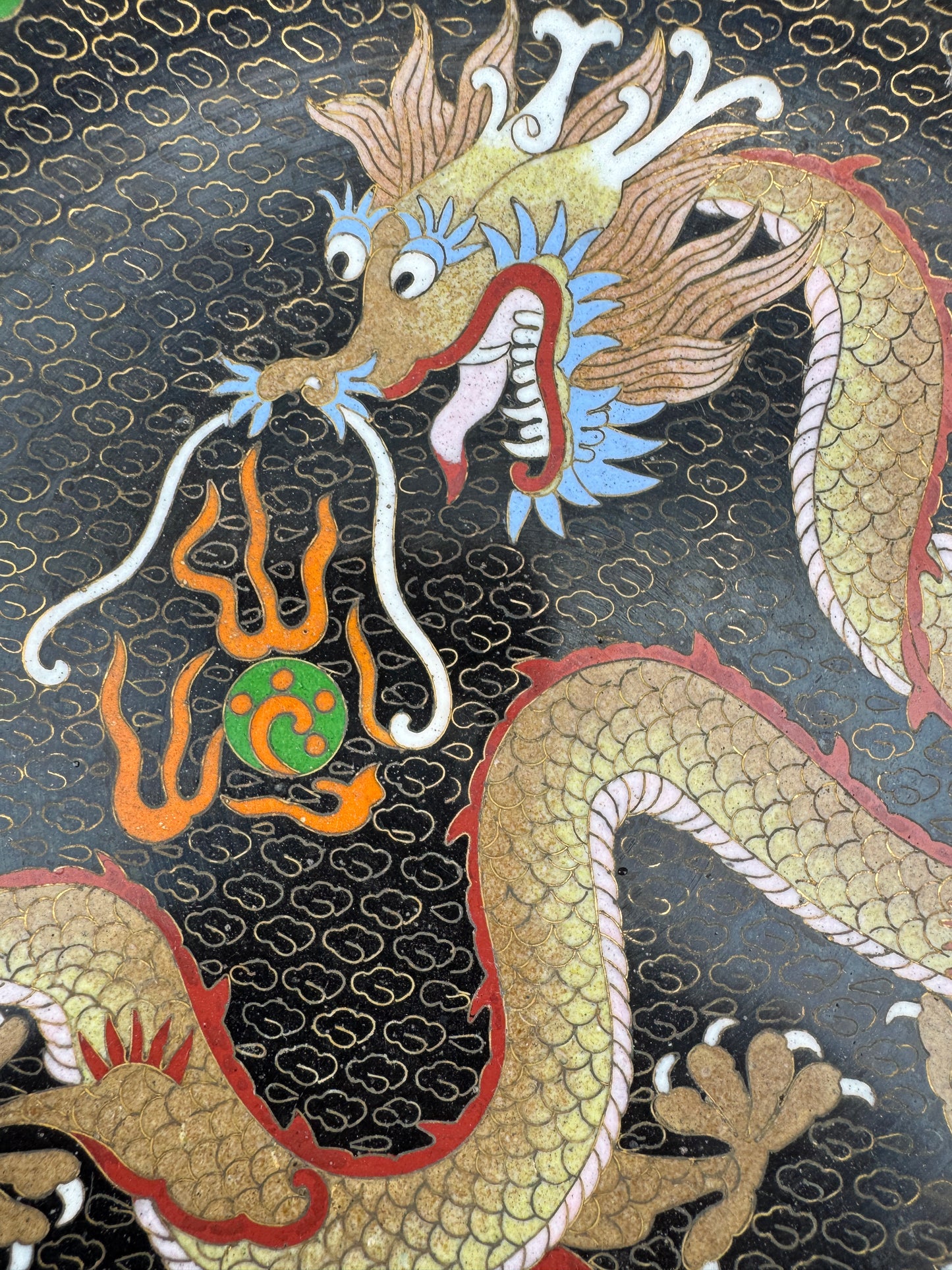 Vintage Chinese Cloisonné Plate – Imperial Dragon Design – 21 cm – Mid 20th Century