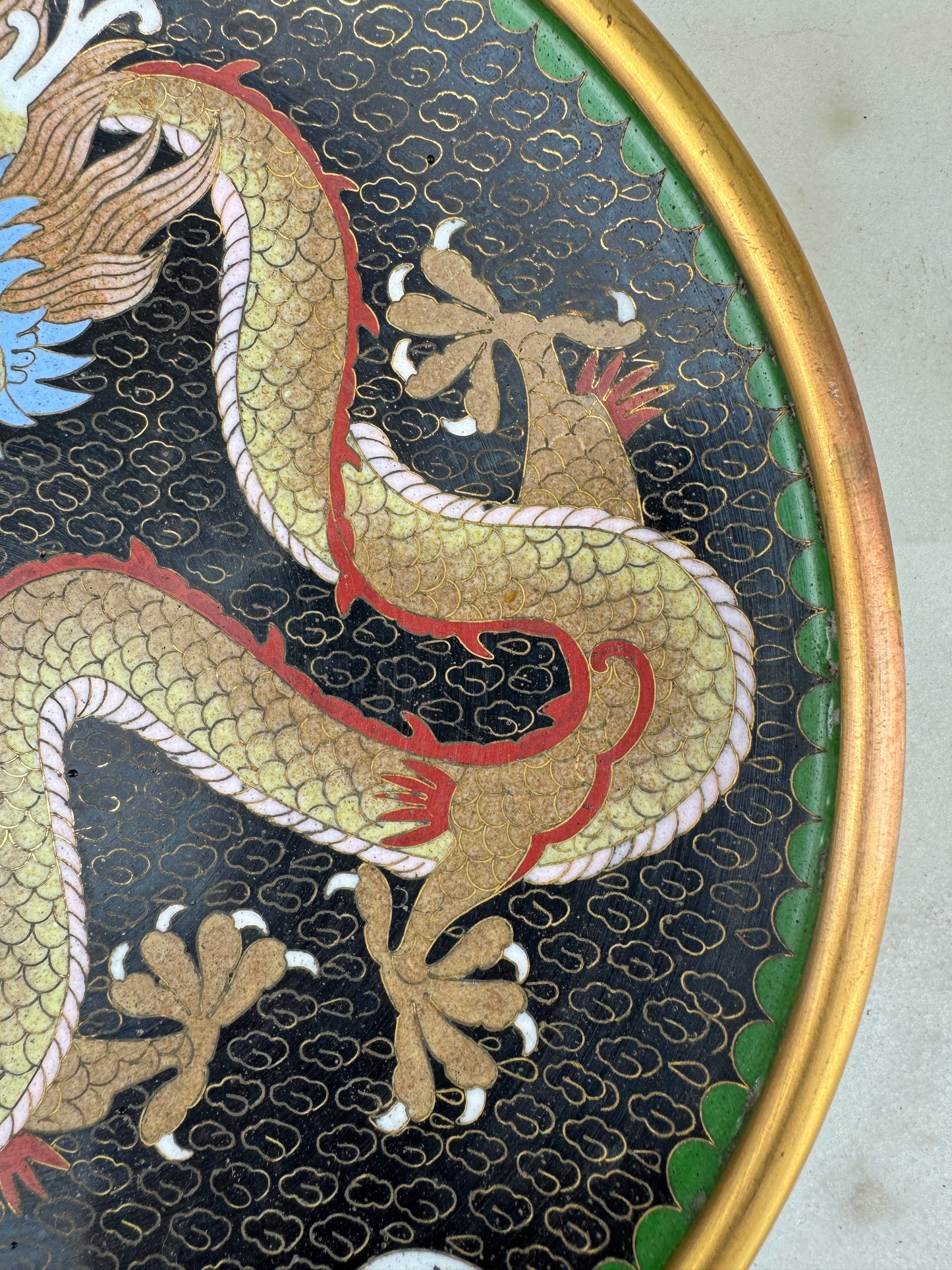 Vintage Chinese Cloisonné Plate – Imperial Dragon Design – 21 cm – Mid 20th Century
