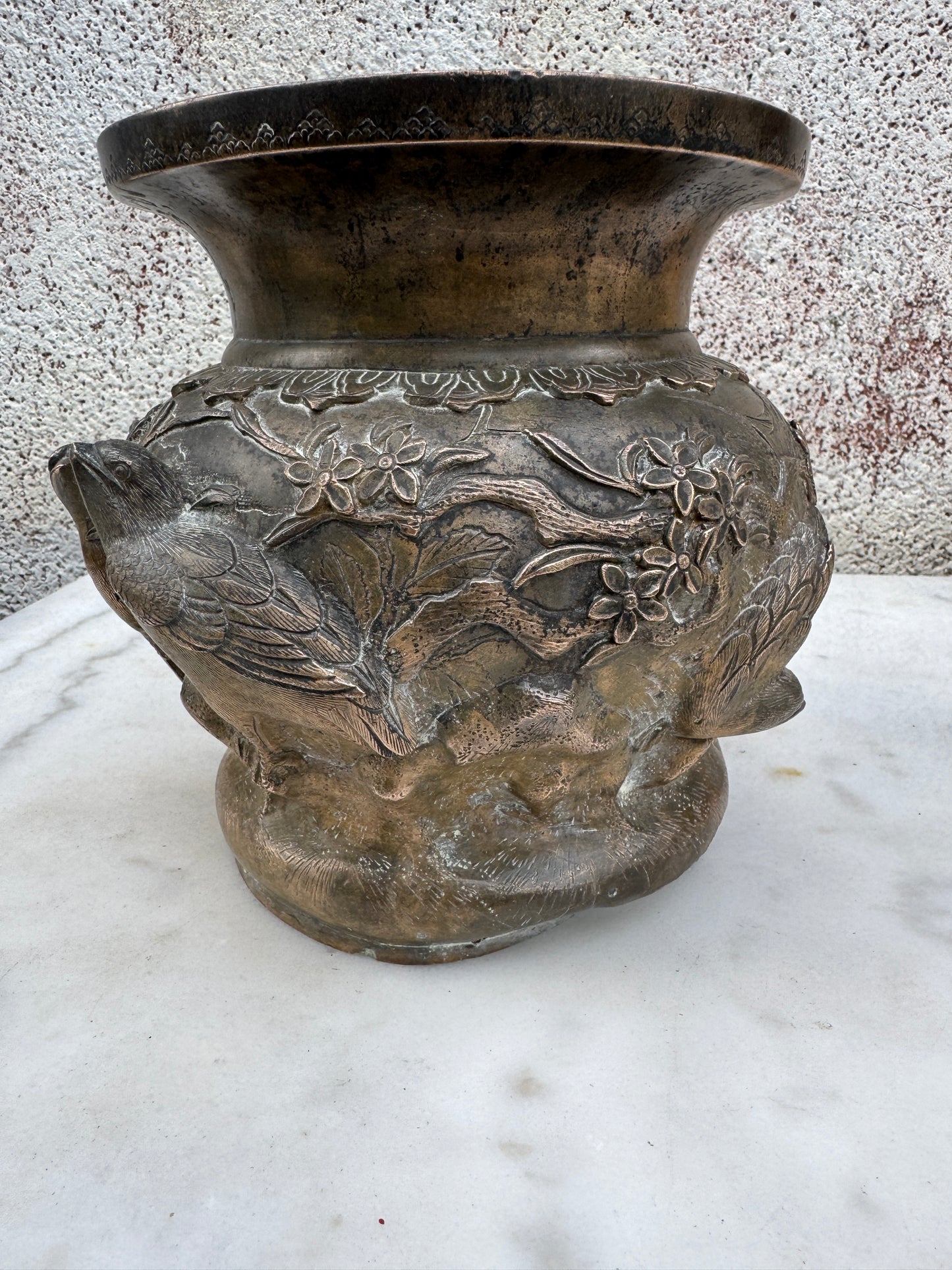 Rare 19th Century Chinese Bronze Ritual Vessel – Temple Base with Birds and Blossoms – 21 cm