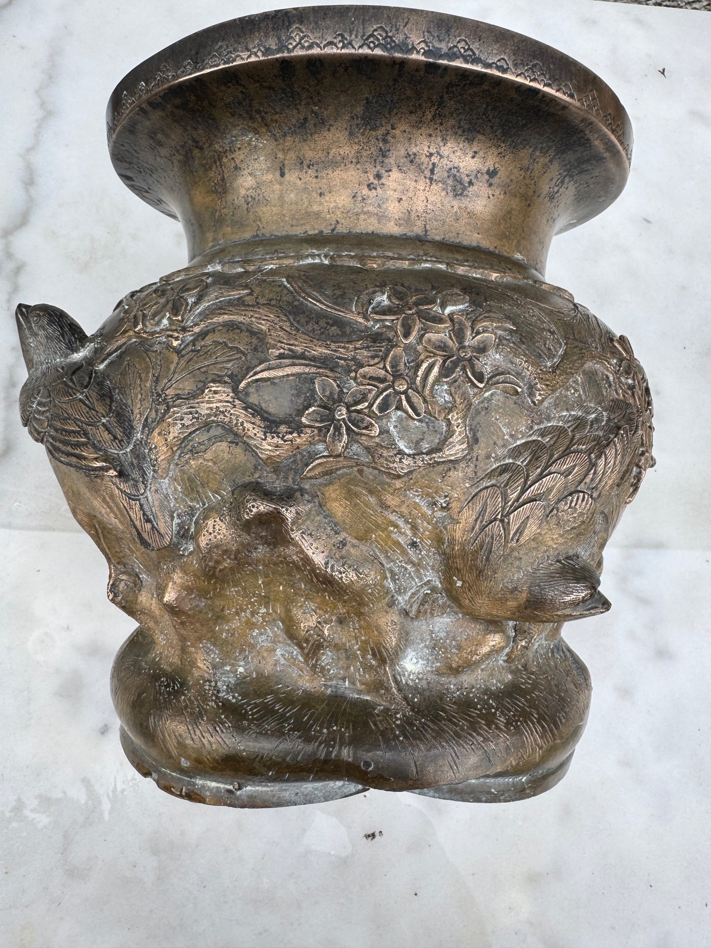 Rare 19th Century Chinese Bronze Ritual Vessel – Temple Base with Birds and Blossoms – 21 cm