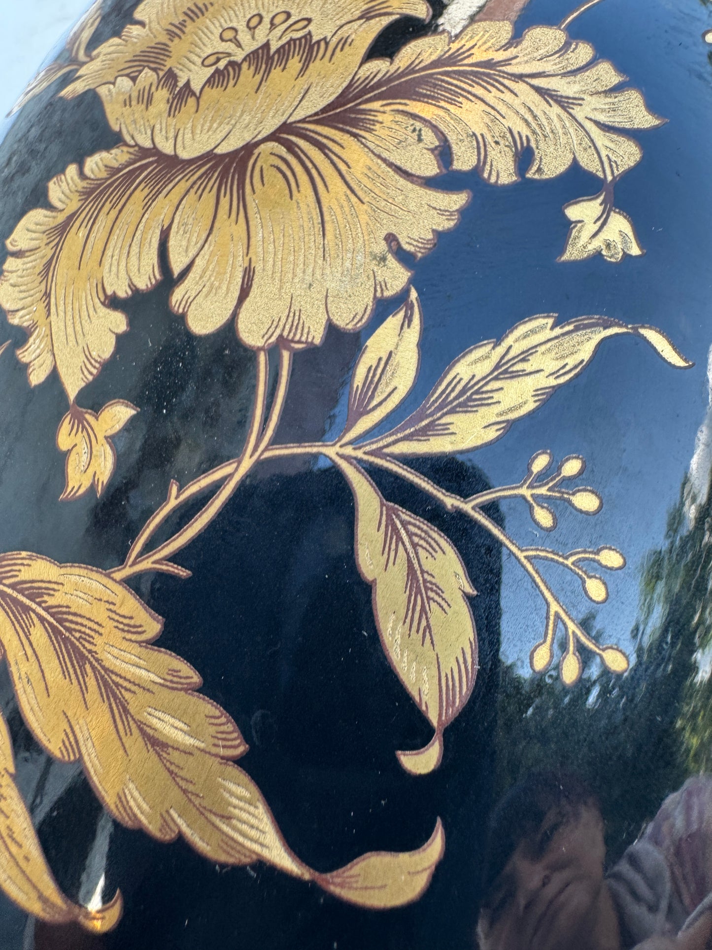 Elegant Limoges Black Porcelain Box with Gold Floral Design – MNP France
