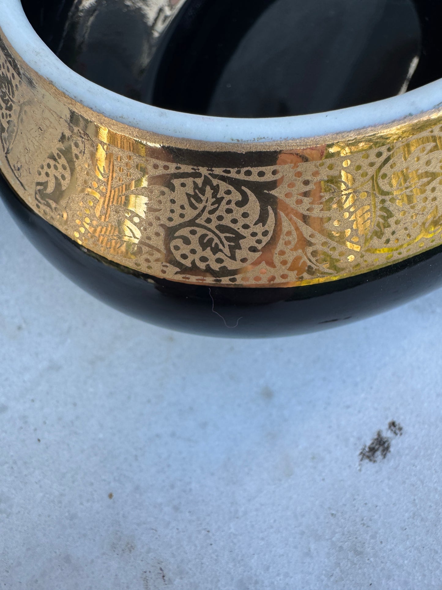Elegant Limoges Black Porcelain Box with Gold Floral Design – MNP France
