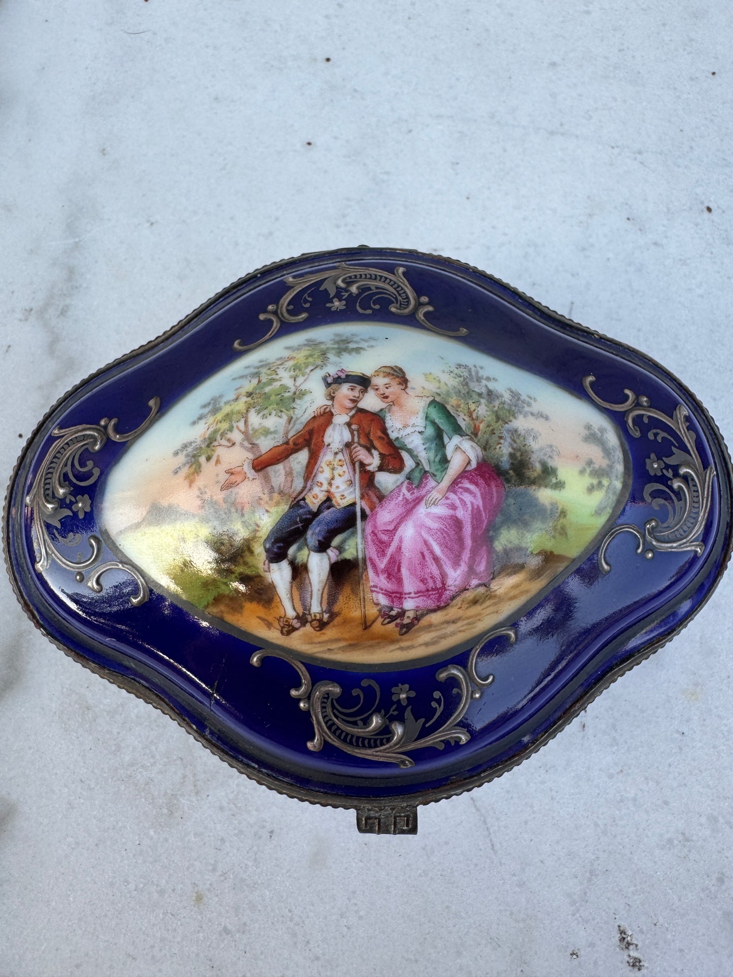 Cobalt Blue Porcelain Jewelry Casket – Sèvres-Style Courting Scene – Brass Mount – ca. 1900–1930