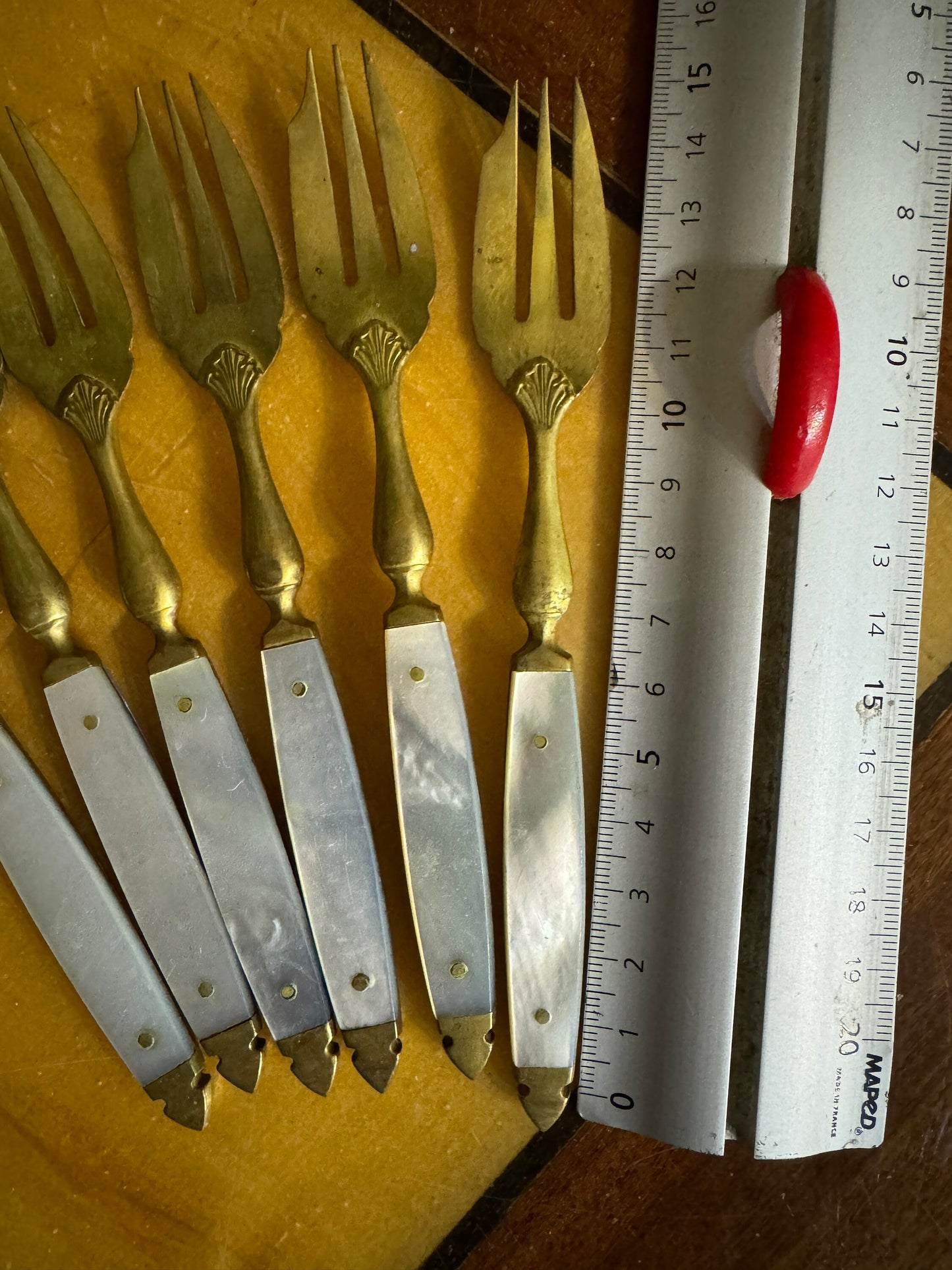 Vintage French Dessert Forks – Brass & Mother-of-Pearl Handles, Set of 6 (1940s–1960s)
