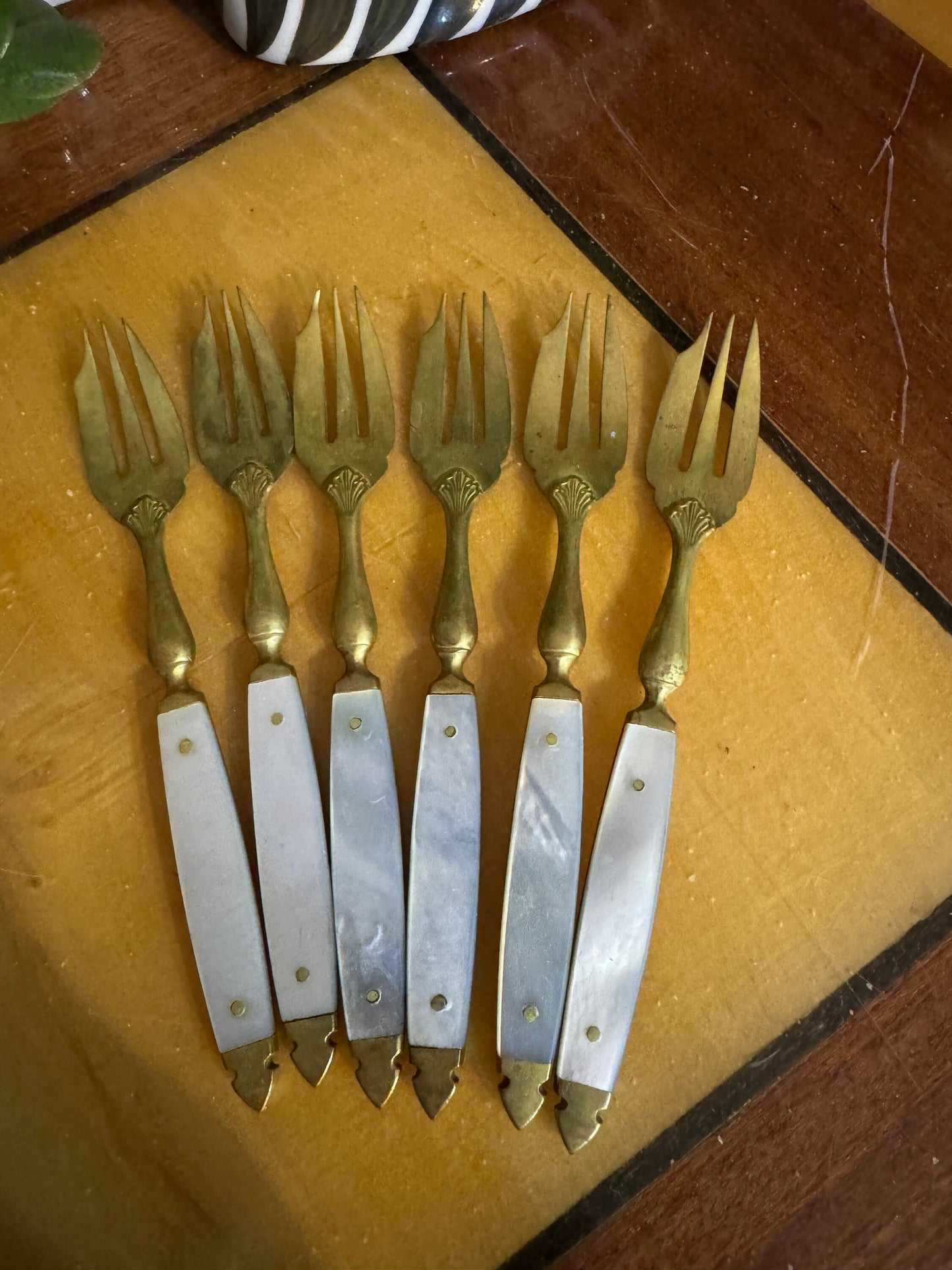Vintage French Dessert Forks – Brass & Mother-of-Pearl Handles, Set of 6 (1940s–1960s)