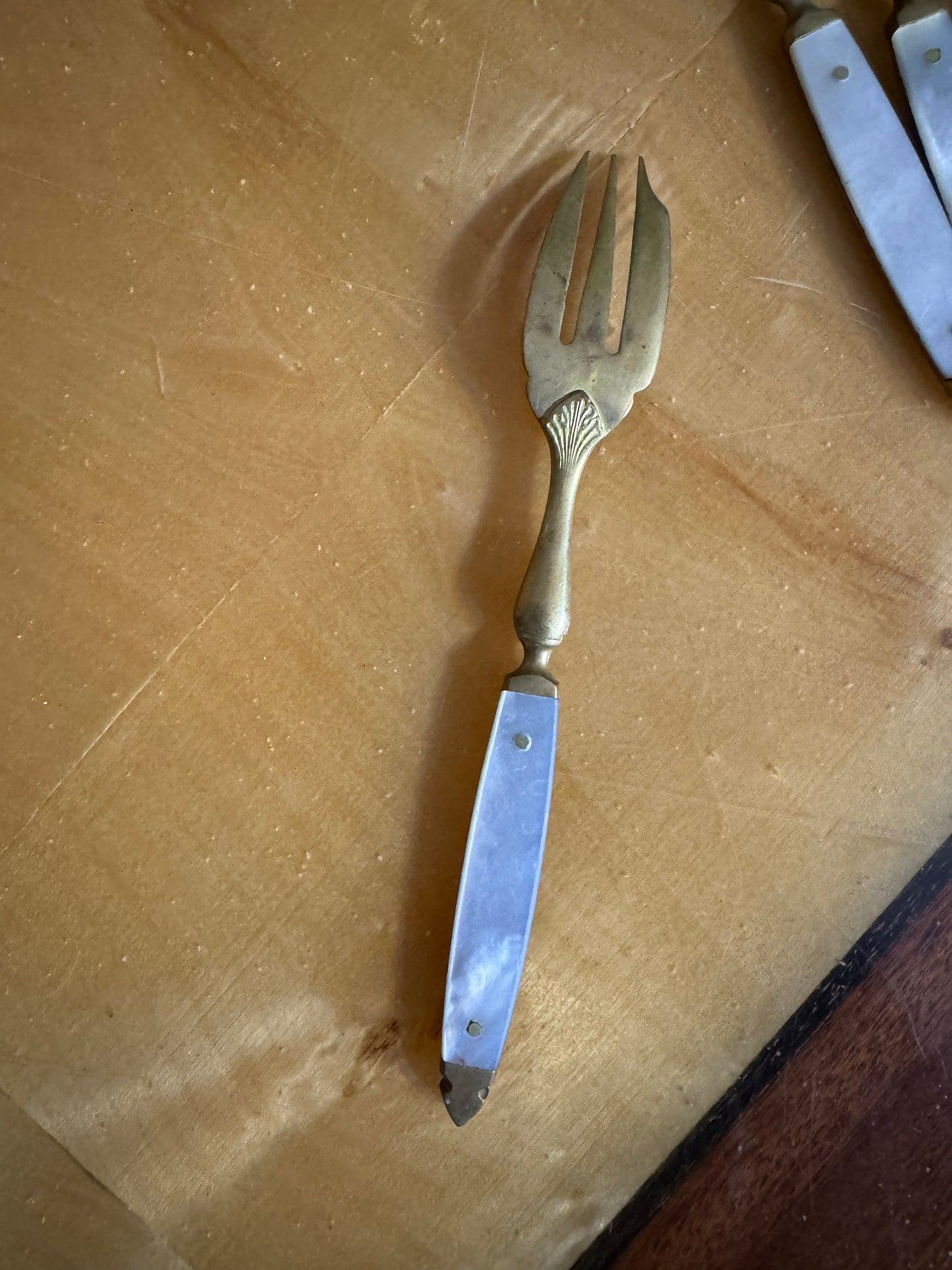 Vintage French Dessert Forks – Brass & Mother-of-Pearl Handles, Set of 6 (1940s–1960s)