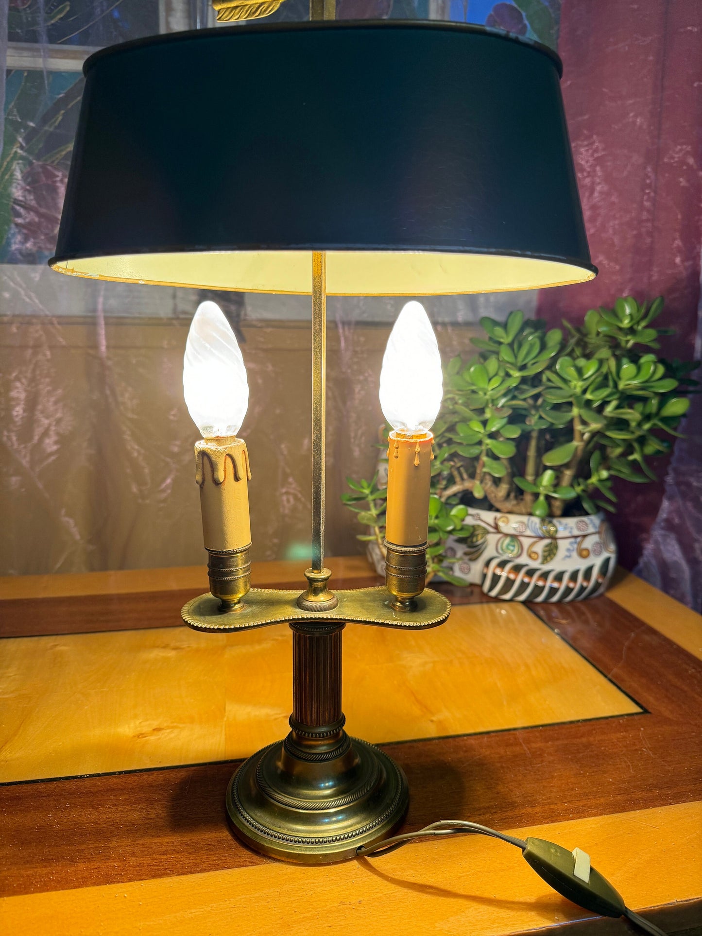 Antique French Boulotte Desk Lamp – Late 19th Century Empire Style – Green Tole Shade & Brass
