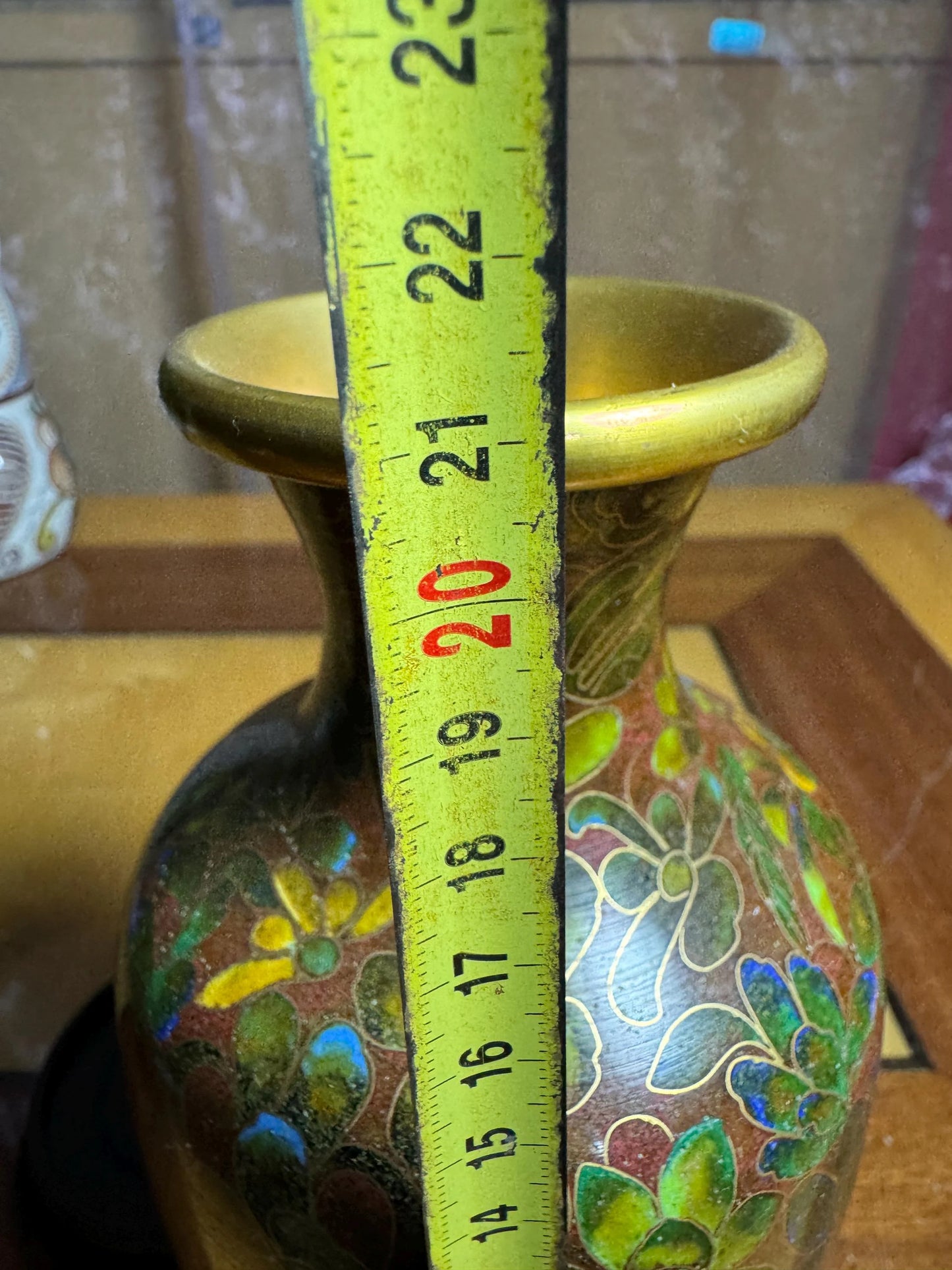 Vintage Chinese Cloisonné Vase – Floral Enamel Design – 21 cm – Gilded Rim – with Wooden Stand