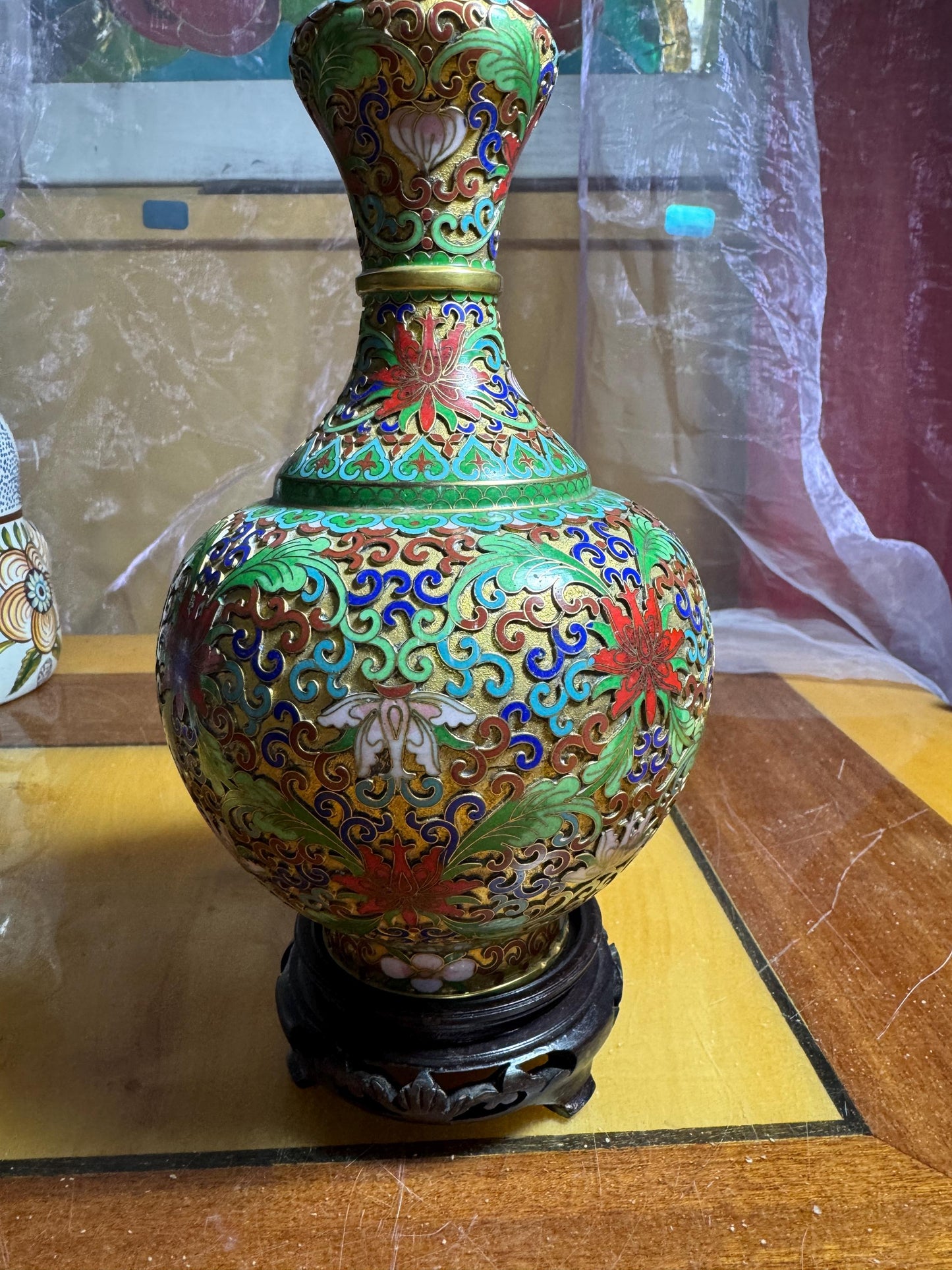 Vintage Chinese Cloisonné Vase with Wooden Stand – 23 cm – Multicolor Floral Enamel