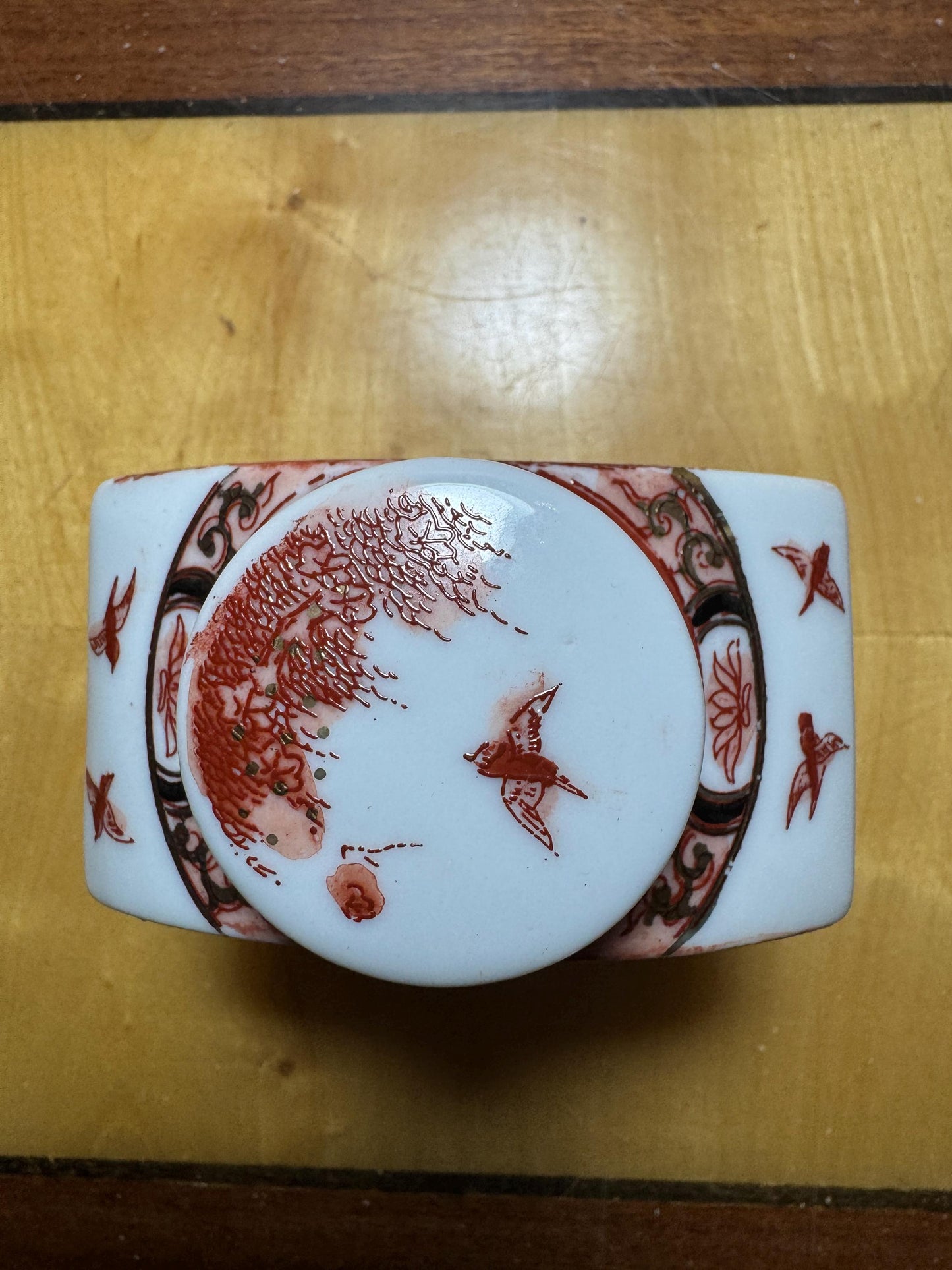 Antique Japanese Hand Painted Tea Jar – Meiji Era (1880–1920) – Kutani Style Porcelain