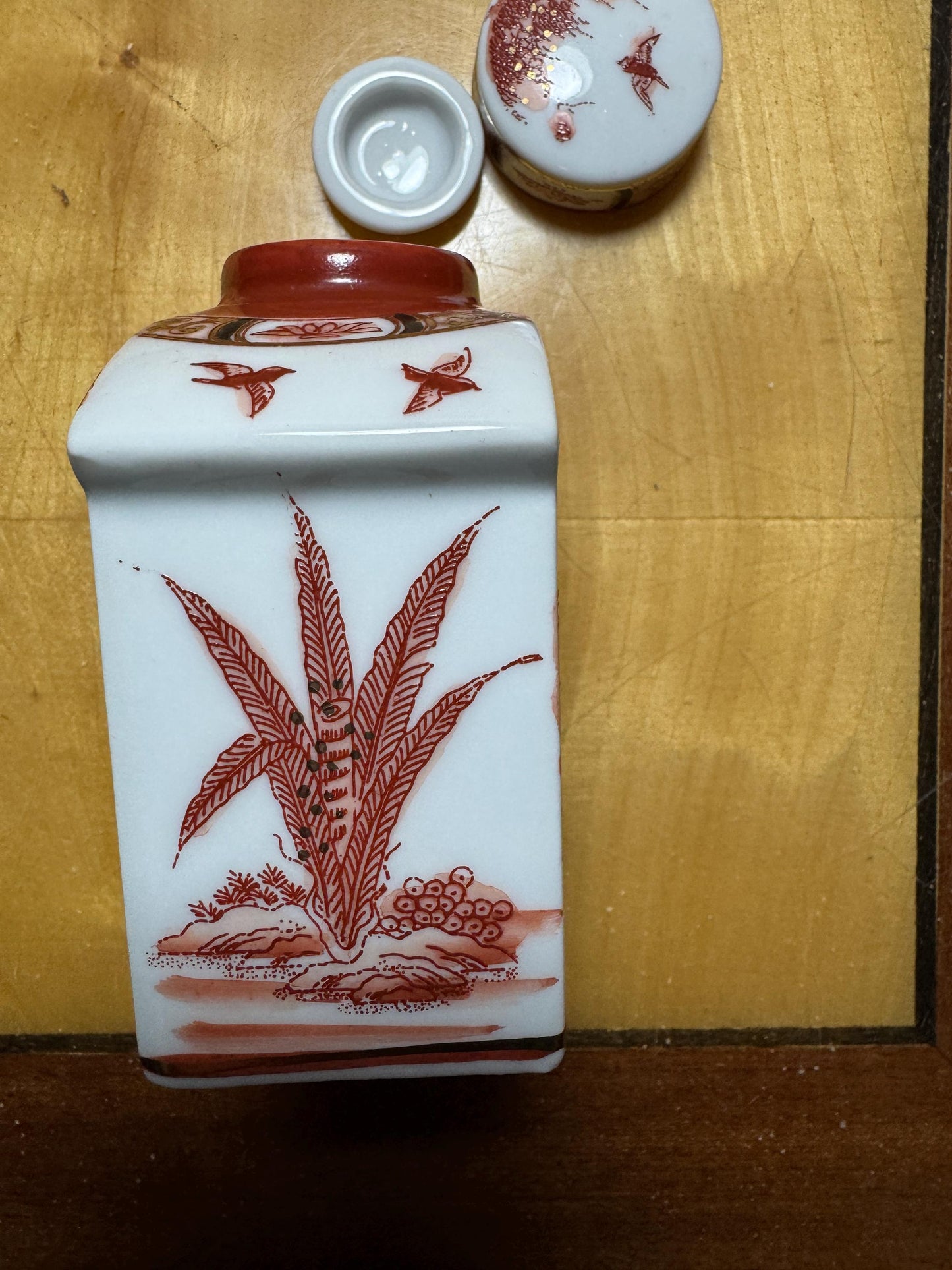 Antique Japanese Hand Painted Tea Jar – Meiji Era (1880–1920) – Kutani Style Porcelain