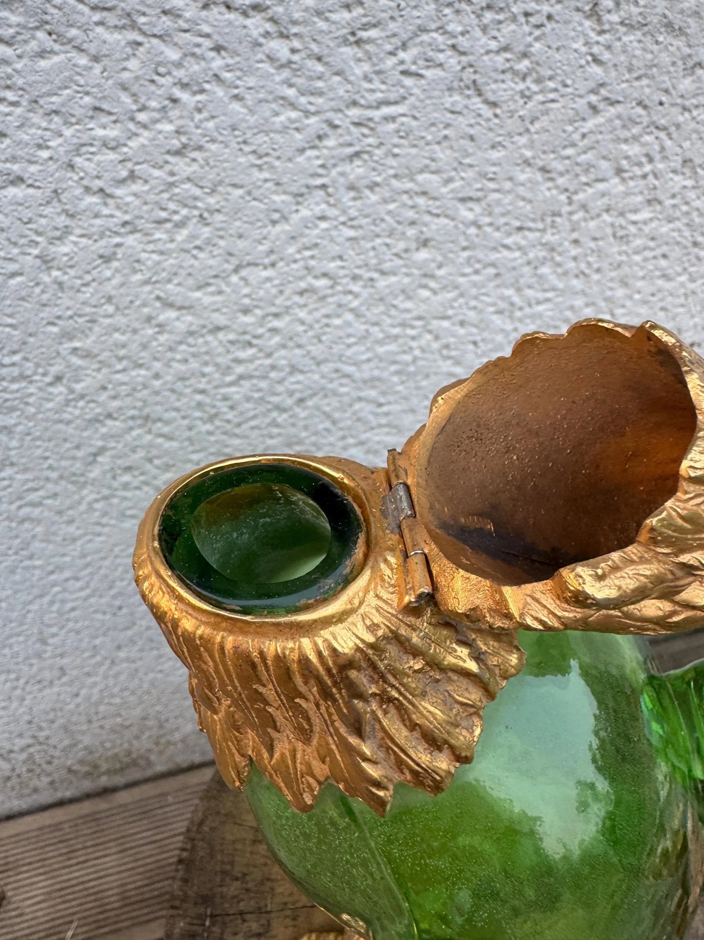 Luxury Vintage Glass & Gilt Bronze Eagle Decanter – Rare Collector Piece
